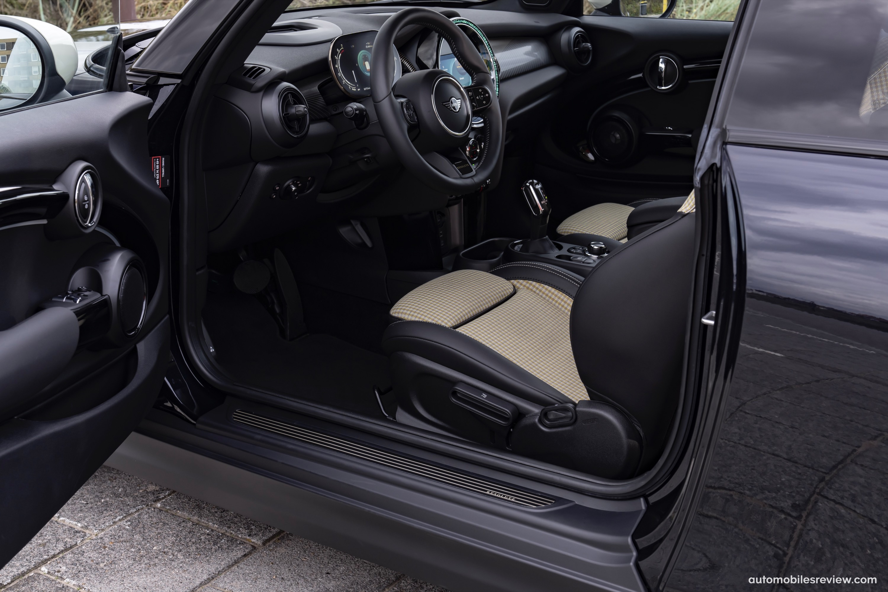 MINI Cooper S 3-door Resolute Edition