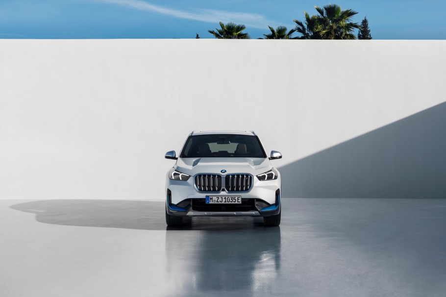  BMW iX1 (2023)