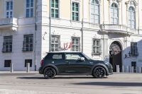 Mini Cooper S Hardtop 2 Door Resolute Edition (2023) - picture 4 of 58