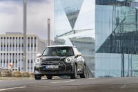 MINI Cooper SE Resolute Edition (2023) - picture 3 of 25