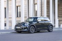 MINI Cooper SE Resolute Edition (2023) - picture 6 of 25