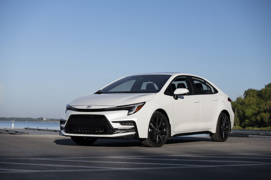  Toyota Corolla Sedan (2023)