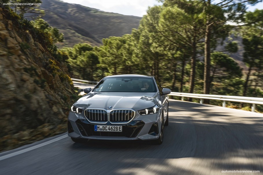 BMW 5-Series (2024)