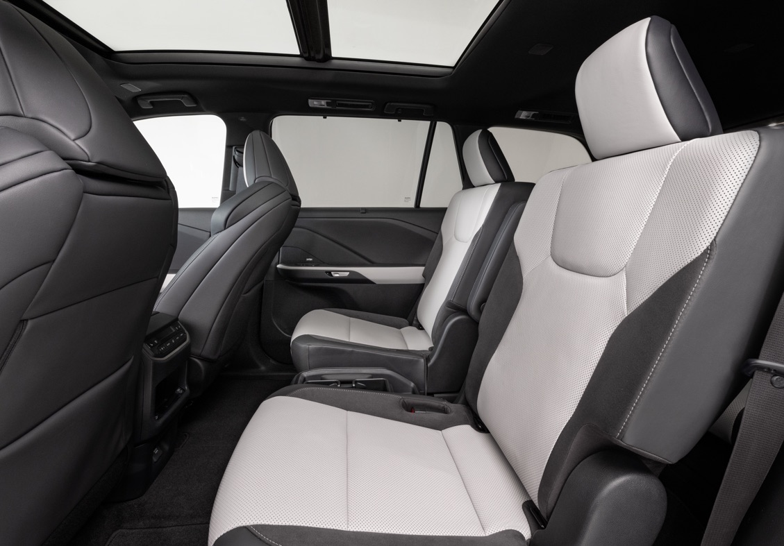 Lexus TX