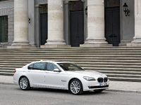 BMW 760Li (2010) - picture 2 of 19