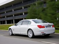 BMW 760Li (2010) - picture 7 of 19