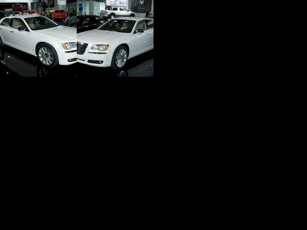 Detroit Chrysler 300C Detroit 2011 (2011) - picture 1 of 2