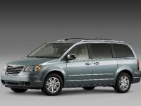 Chrysler Town &amp; Country (2008) - picture 1 of 4