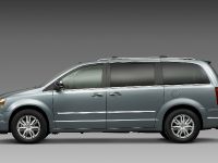 Chrysler Town &amp; Country (2008) - picture 2 of 4
