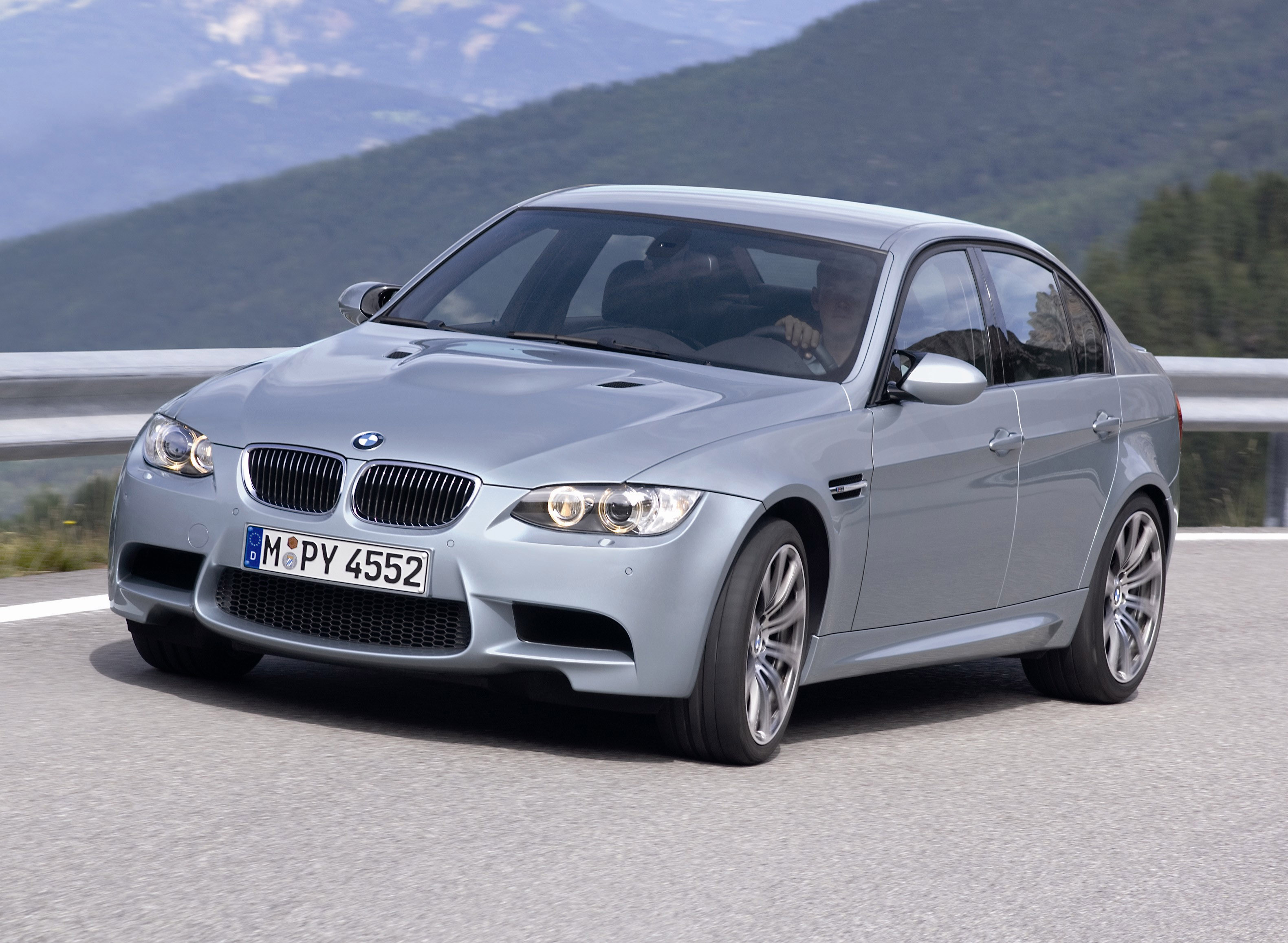 BMW Cutting-edge F1 technology for production models