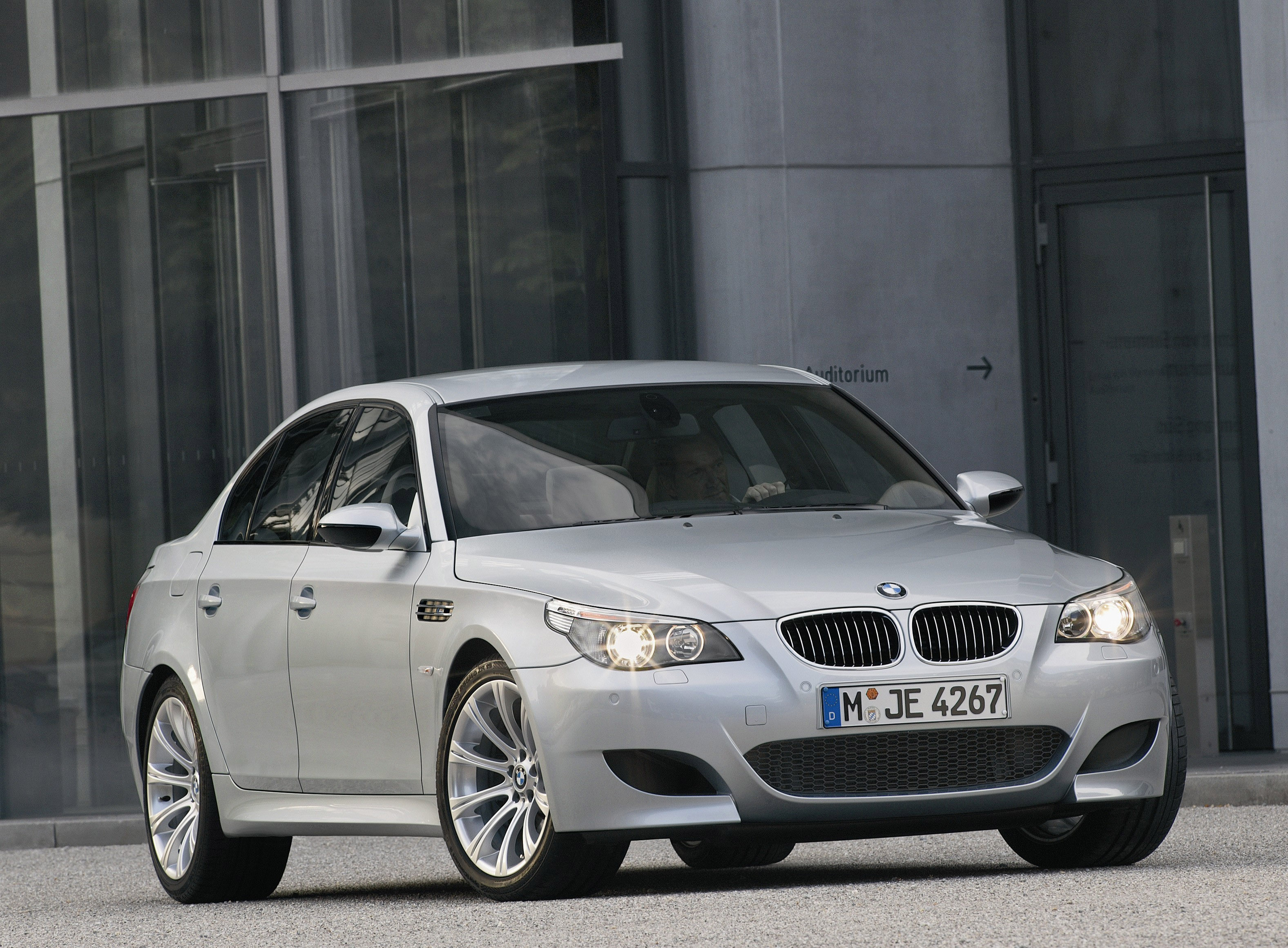 BMW Cutting-edge F1 technology for production models