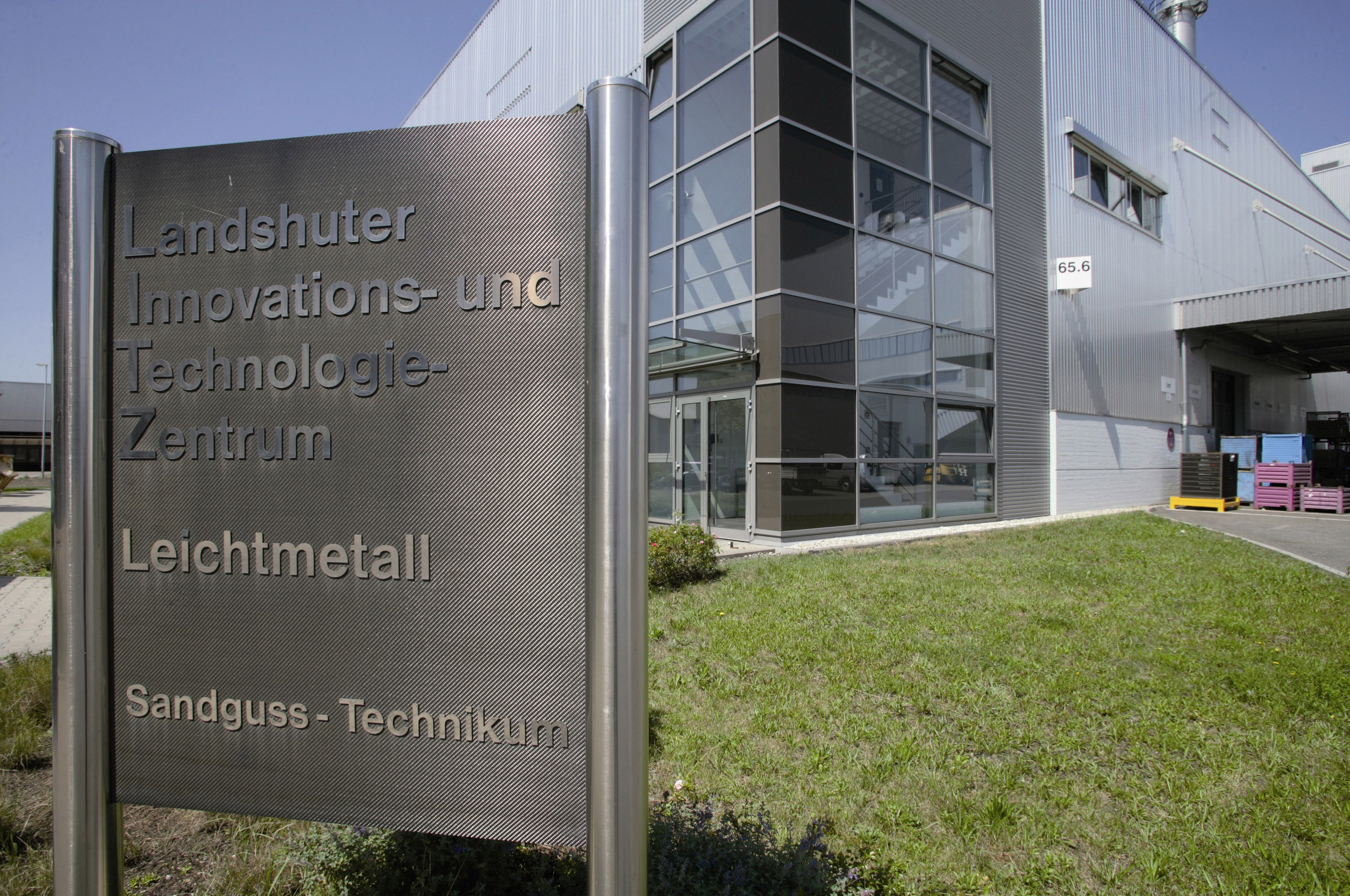 BMW Cutting-edge F1 technology for production models