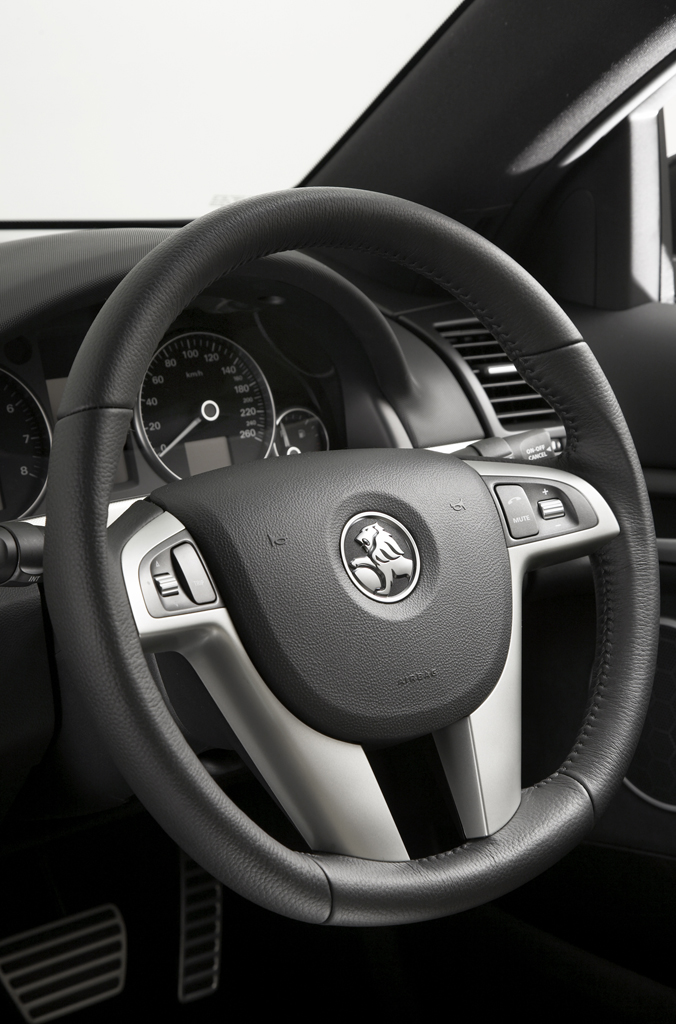 Holden VE Calais V