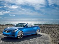 Infiniti G37 Convertible (2009) - picture 2 of 14