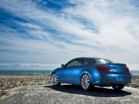 Infiniti G37 Convertible (2009) - picture 7 of 14