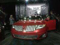 Lincoln MKS (2010) - picture 1 of 10