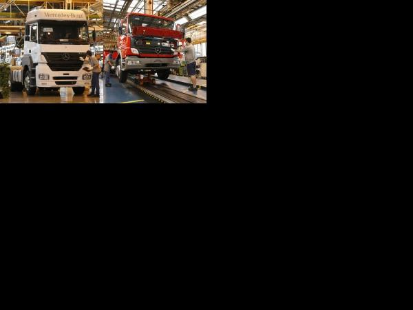 Mercedes-Benz beats Brazilian sales record (2008) - picture 1 of 2