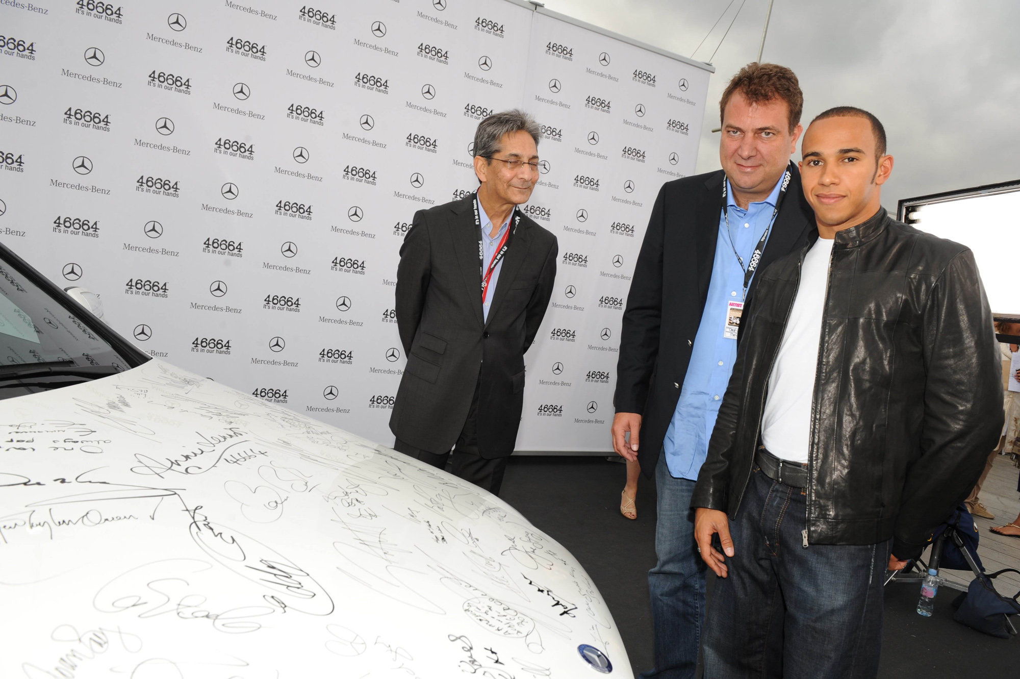 Mercedes-Benz presents a C 350 - autographed by international stars