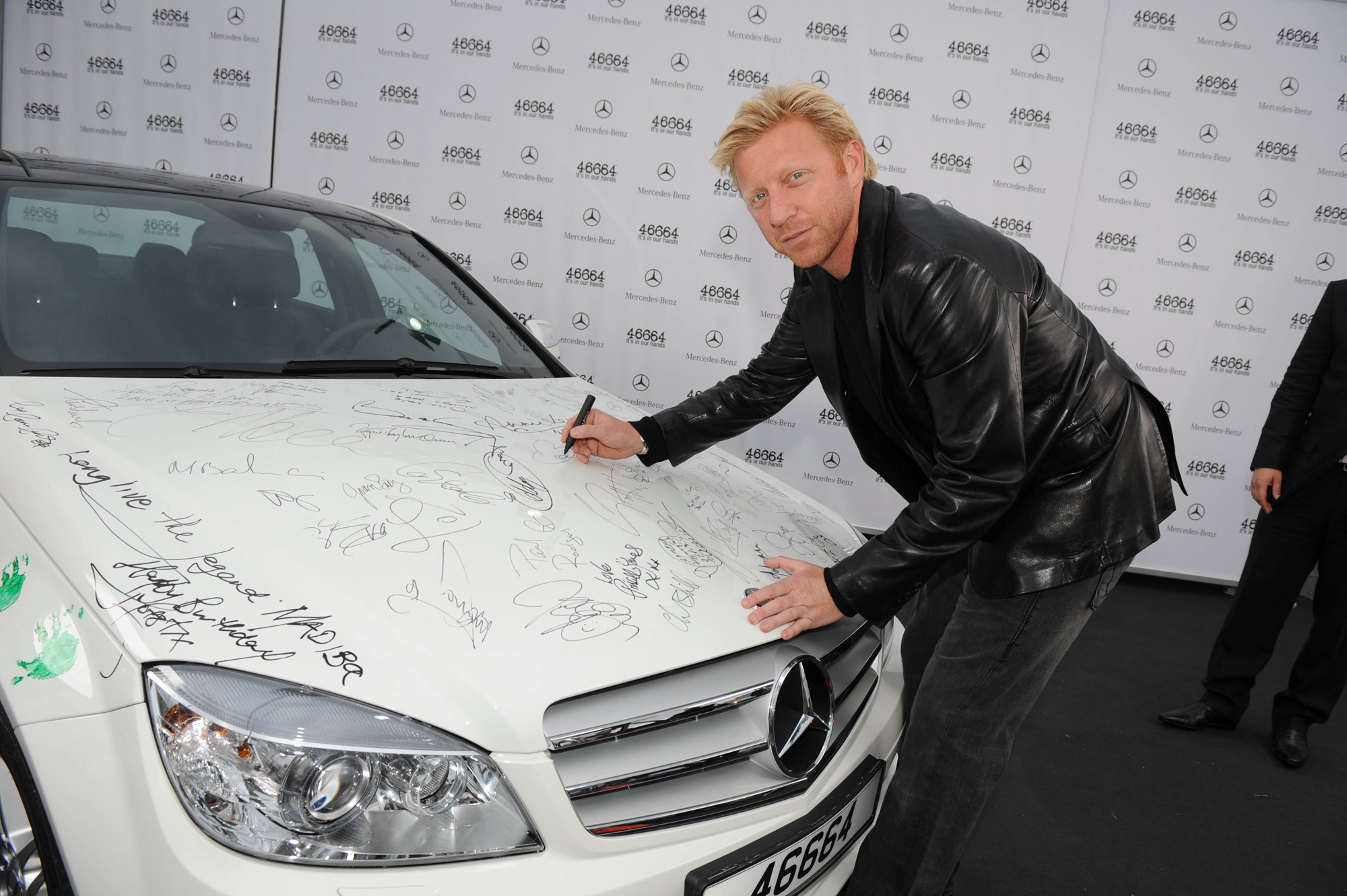 Mercedes-Benz presents a C 350 - autographed by international stars