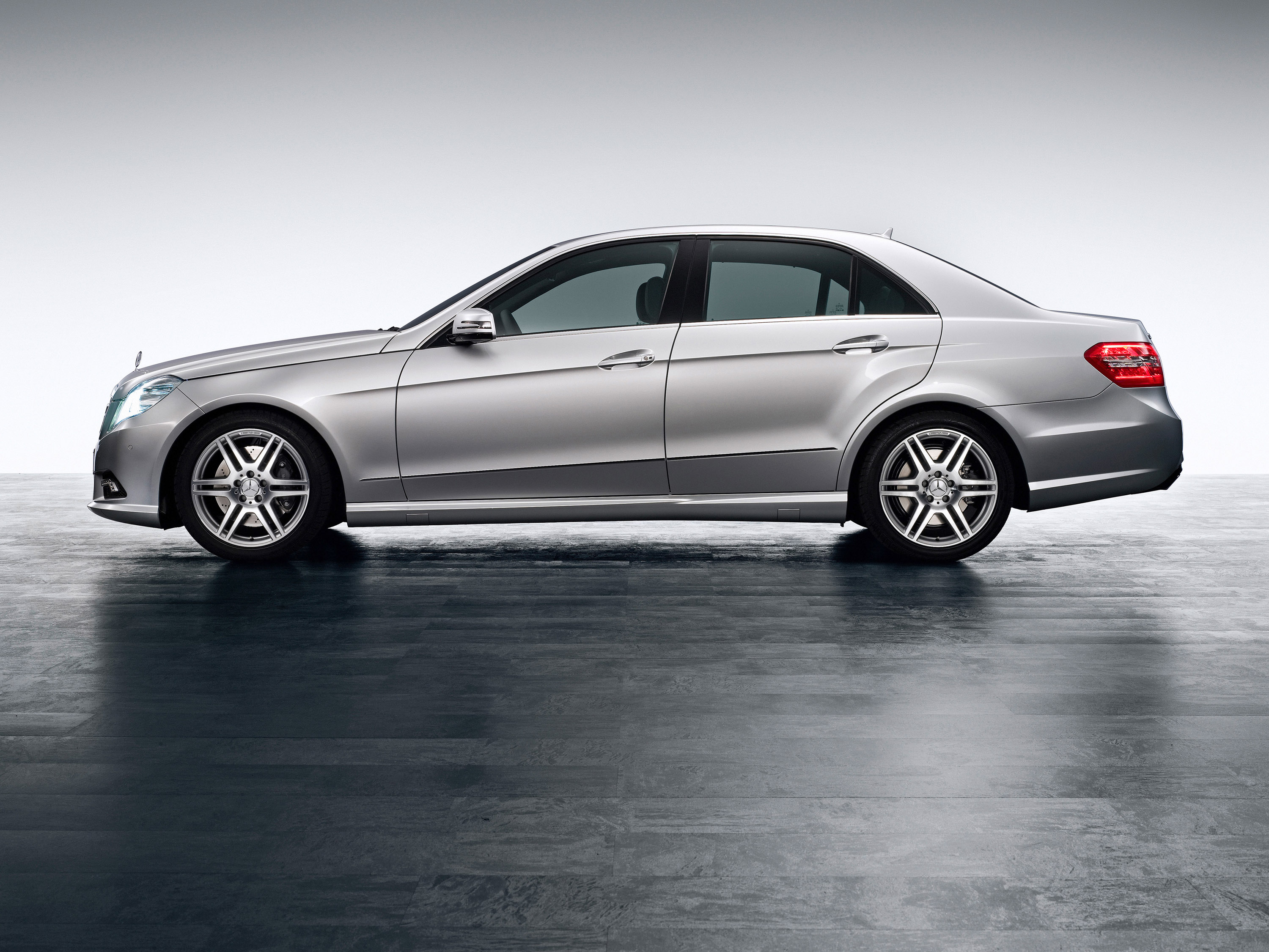Mercedes-Benz E500 AVANTGARDE AMG