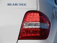 Mercedes-Benz ML 320 BlueTEC (2009) - picture 2 of 21