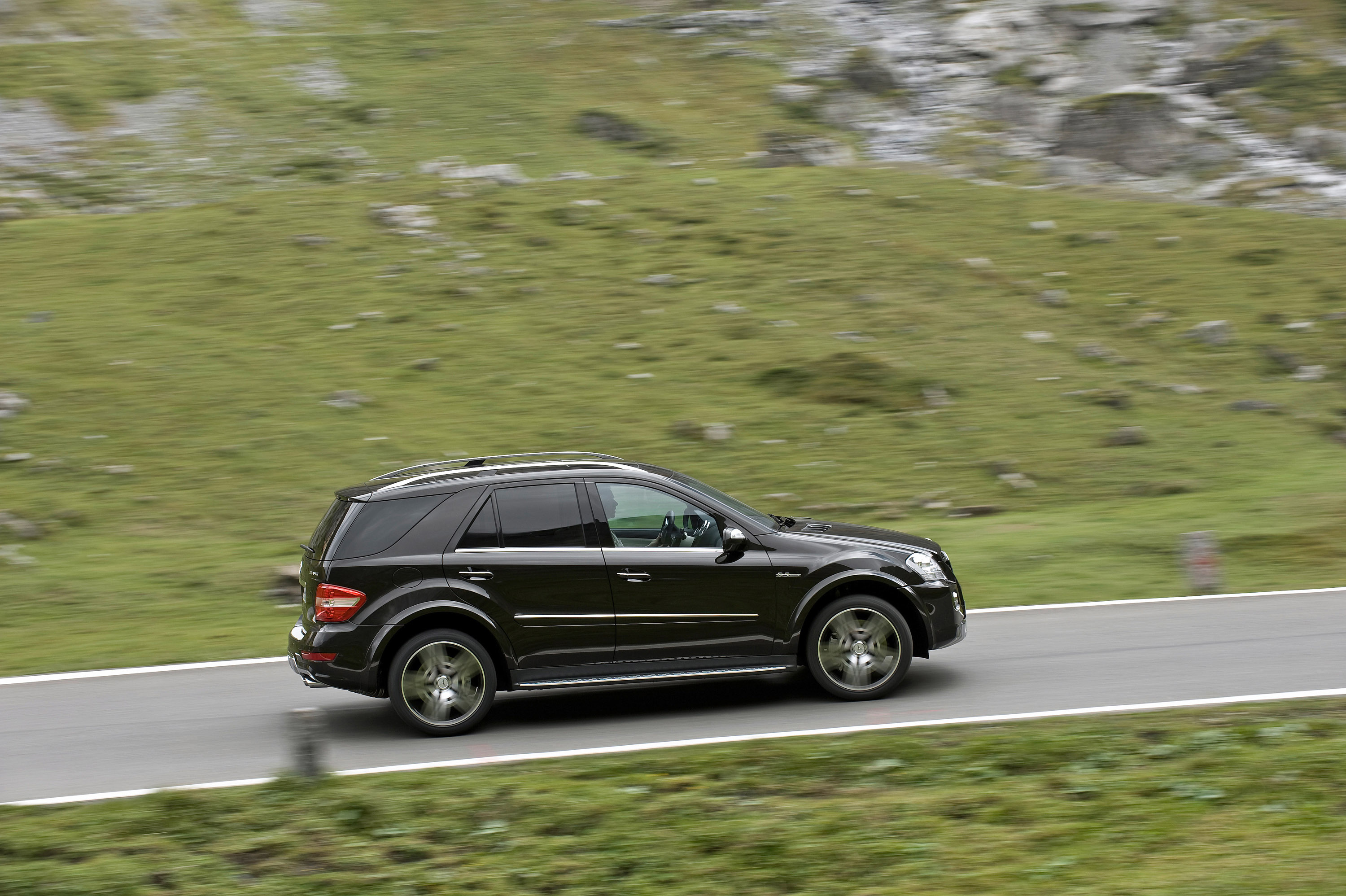 AMG Mercedes-Benz ML 63 AMG Performance Studio