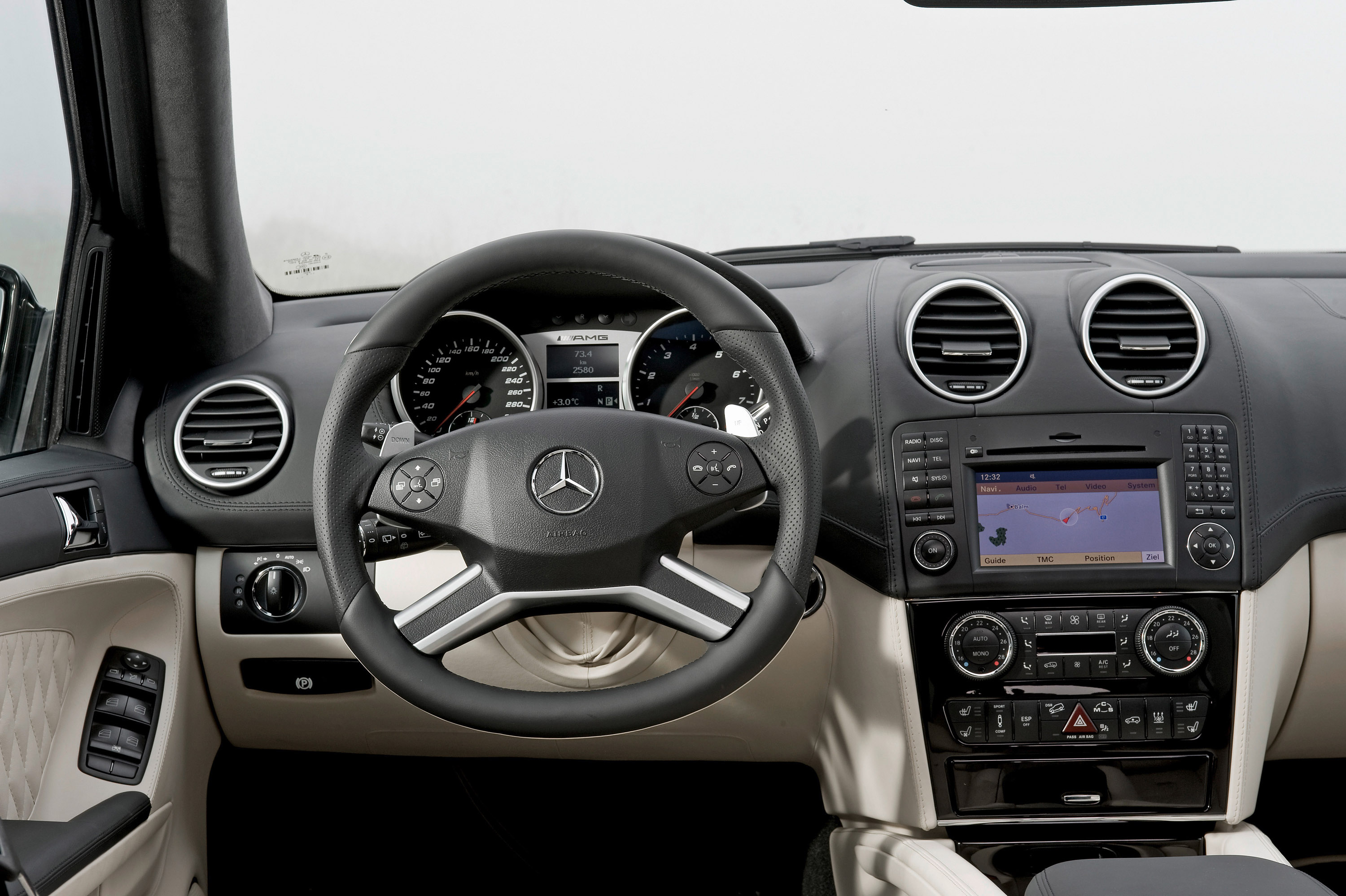 AMG Mercedes-Benz ML 63 AMG Performance Studio