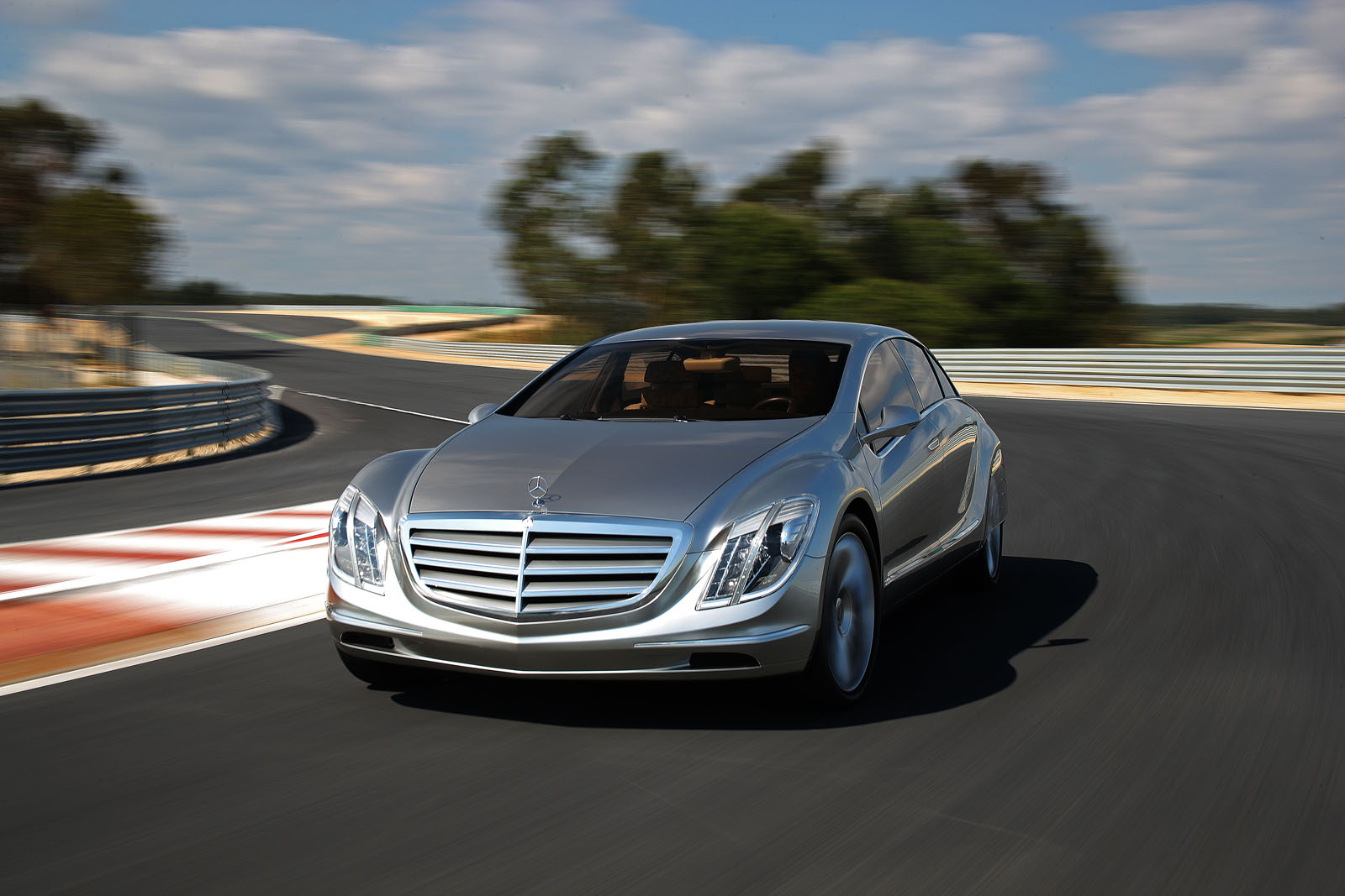 Mercedes-Benz - Road to the Future