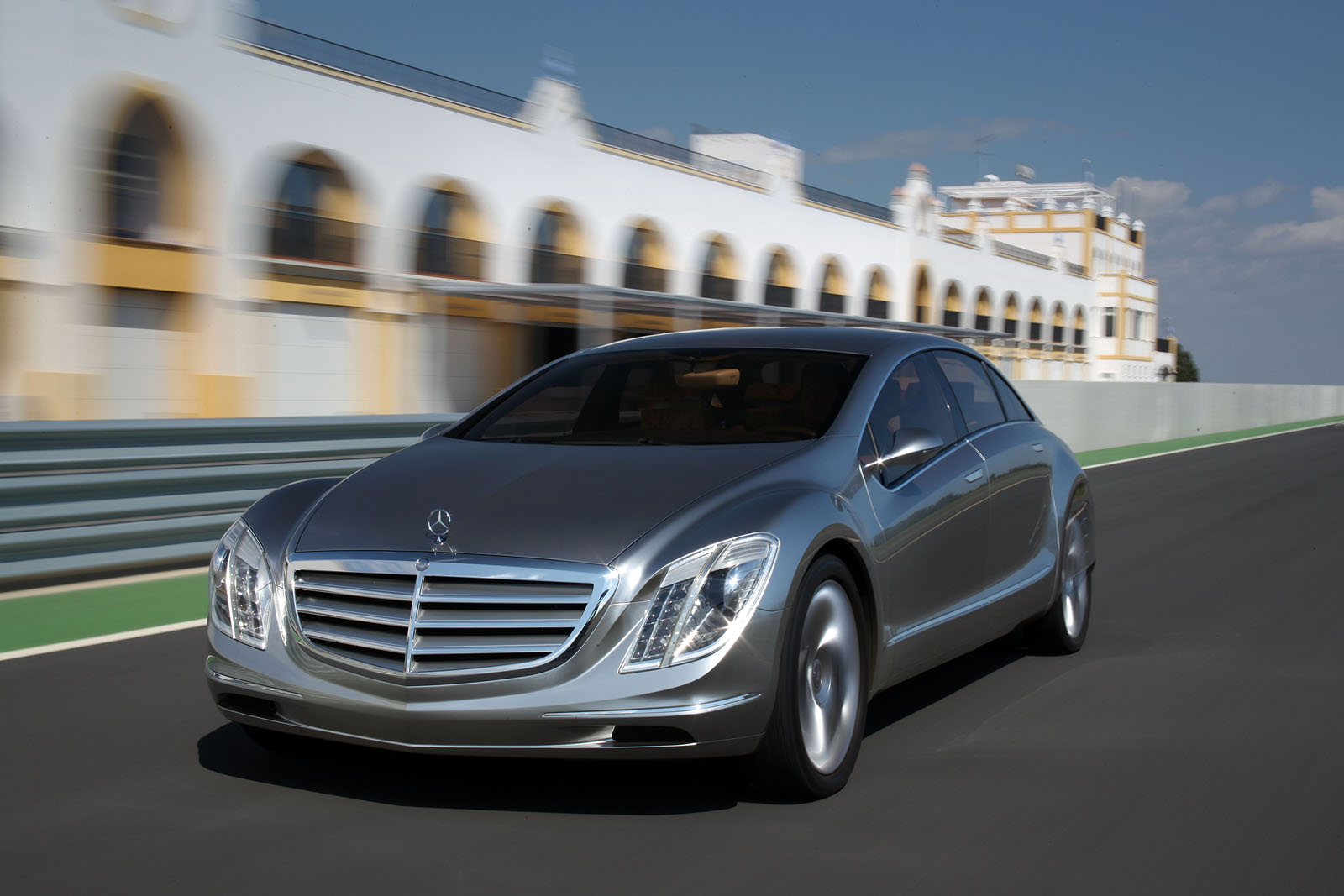 Mercedes-Benz - Road to the Future