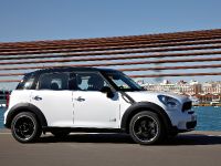 MINI Cooper S Countryman (2010) - picture 8 of 30