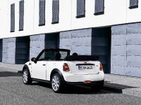 MINI One Cabrio (2010) - picture 1 of 4
