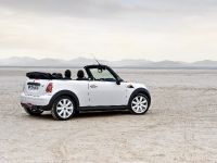 MINI One Cabrio (2010) - picture 2 of 4