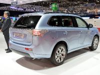 Mitsubishi Outlander PHEV Geneva 2014 (2014)