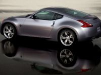 Nissan 370Z Coupe (2009) - picture 1 of 3
