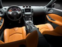 Nissan 370Z Coupe (2009) - picture 2 of 3