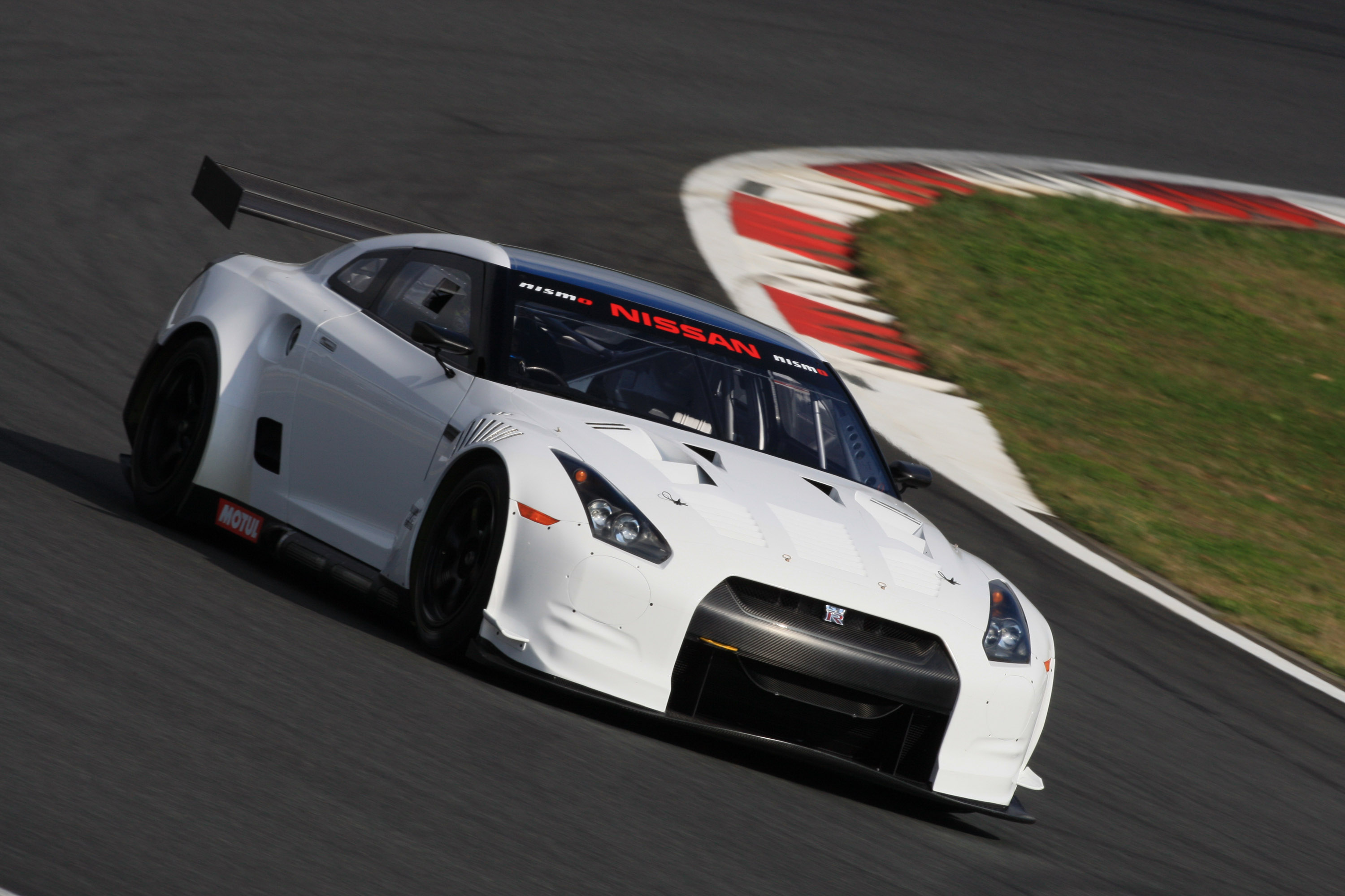 Nissan GT-R 2010 FIA GT1