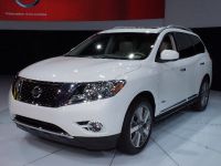Nissan Pathfinder Hybrid New York 2013 (2013)