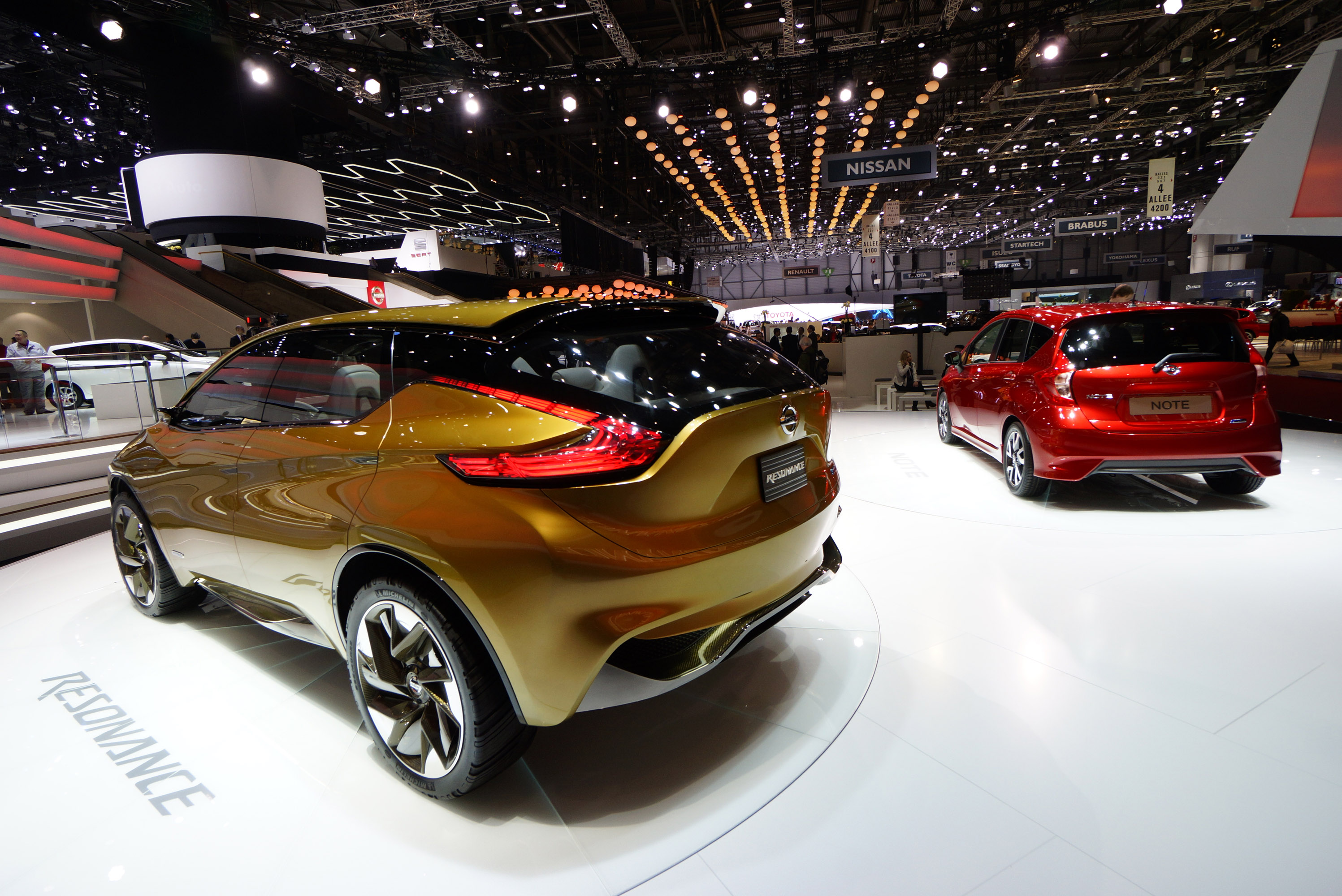 Geneva Nissan Resonance Geneva 2013