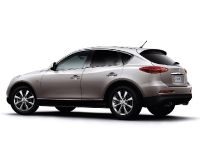 Nissan Skyline Crossover (2010) - picture 5 of 13