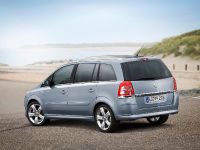 Opel Zafira (2008) - picture 1 of 12
