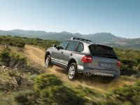 Porsche  Cayenne S Transsyberia (2010) - picture 3 of 7