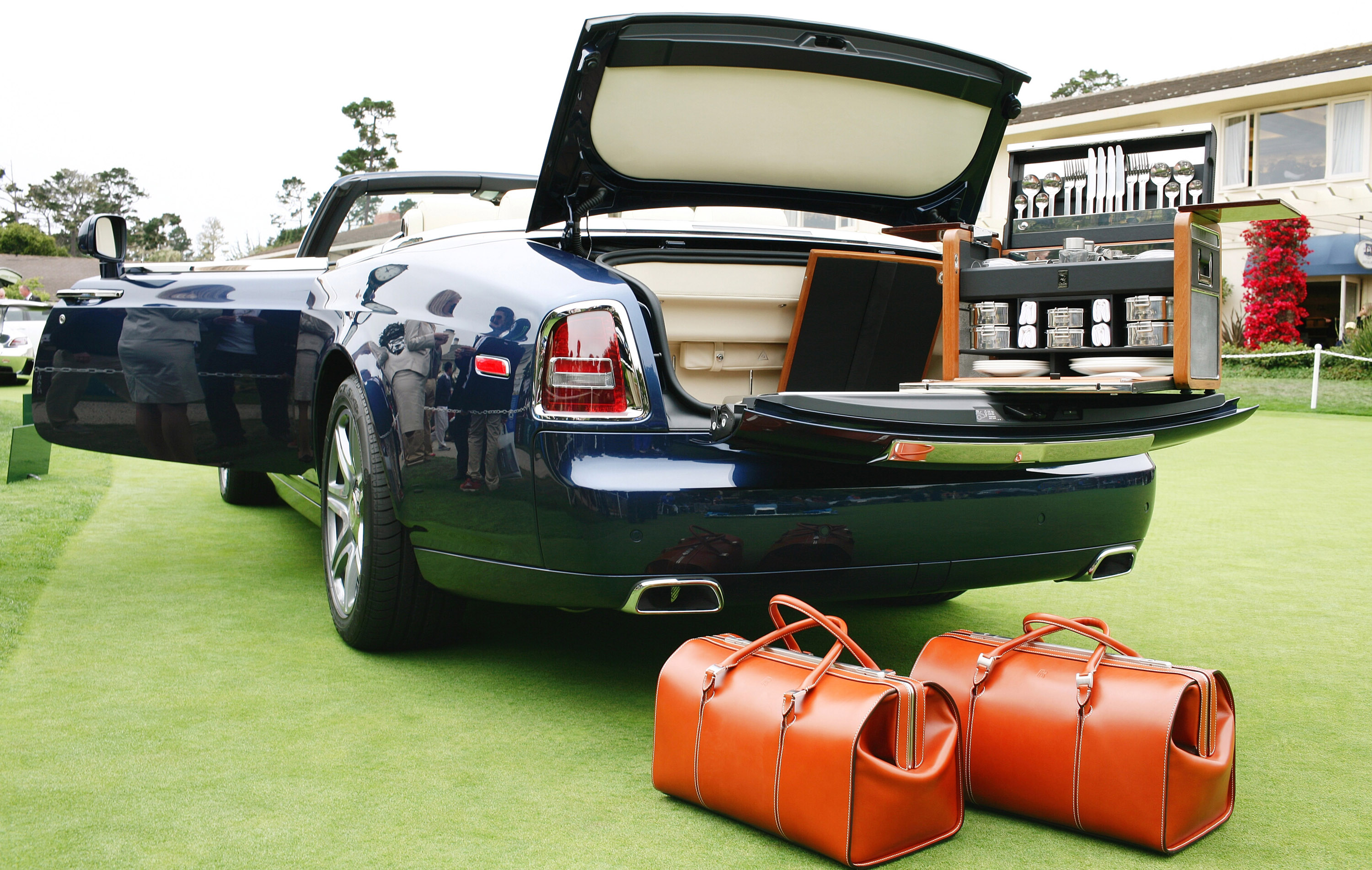 Rolls-Royce Phantom Drophead Coupe Pebble Beach Edition