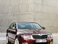 Skoda Superb (2009) - picture 7 of 8