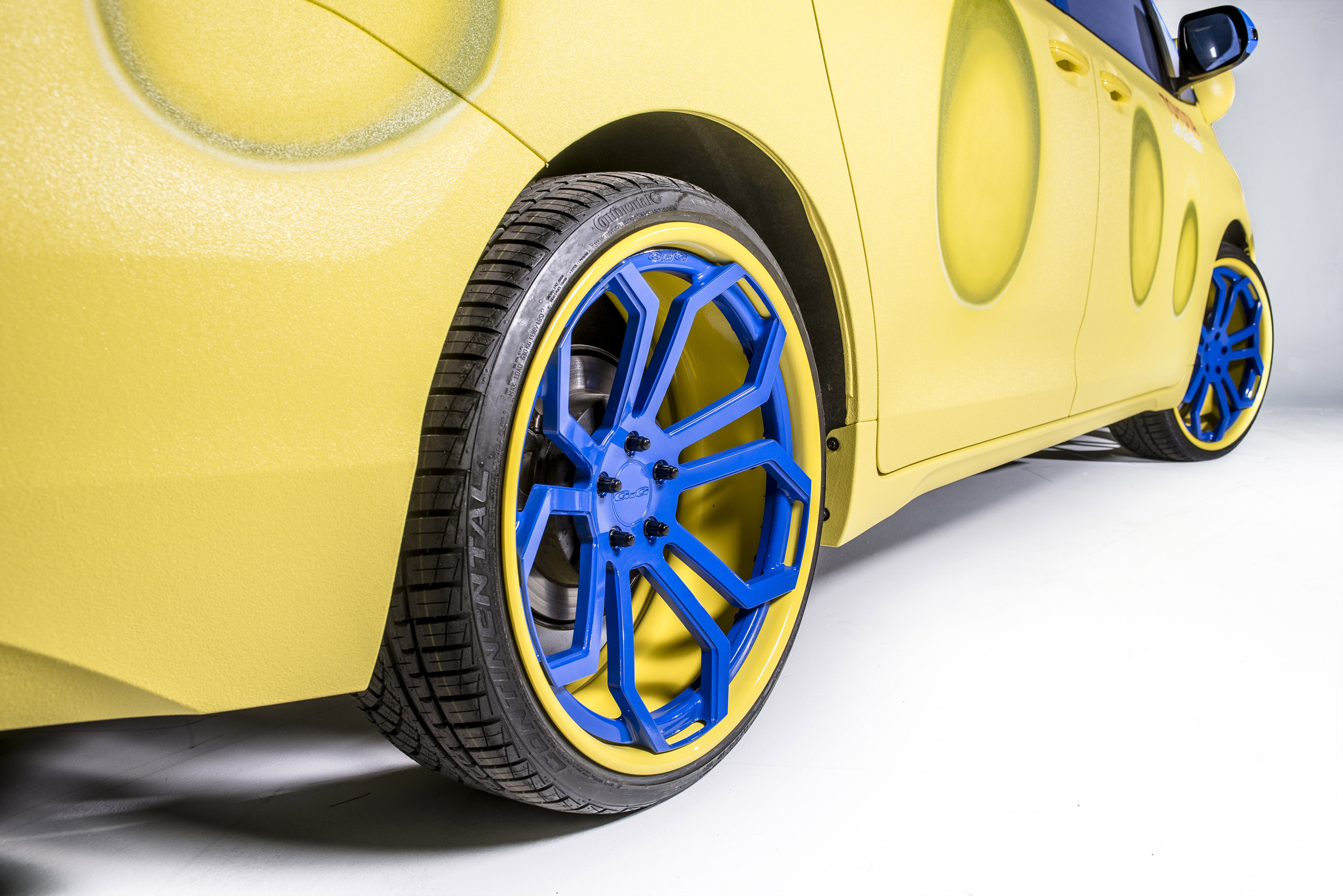 Toyota SpongeBob Movie-themed 2015 Toyota Sienna