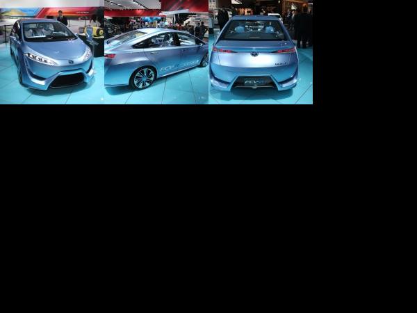 Detroit Toyota FCV-R Concept Detroit 2013 (2013) - picture 1 of 3