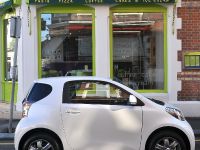 Toyota iQ-Smallest And Safest (2009) - picture 5 of 5