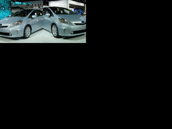 Detroit Toyota Prius v Detroit 2011 (2011) - picture 1 of 2