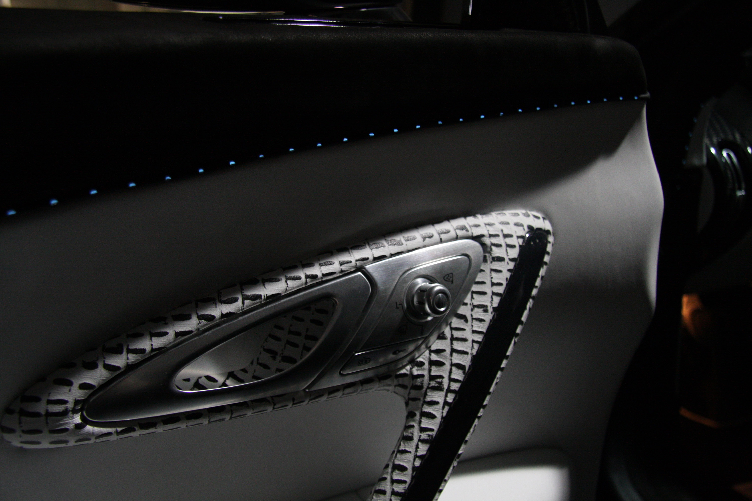 Mansory Linea Vincero Bugatti Veyron 16.4