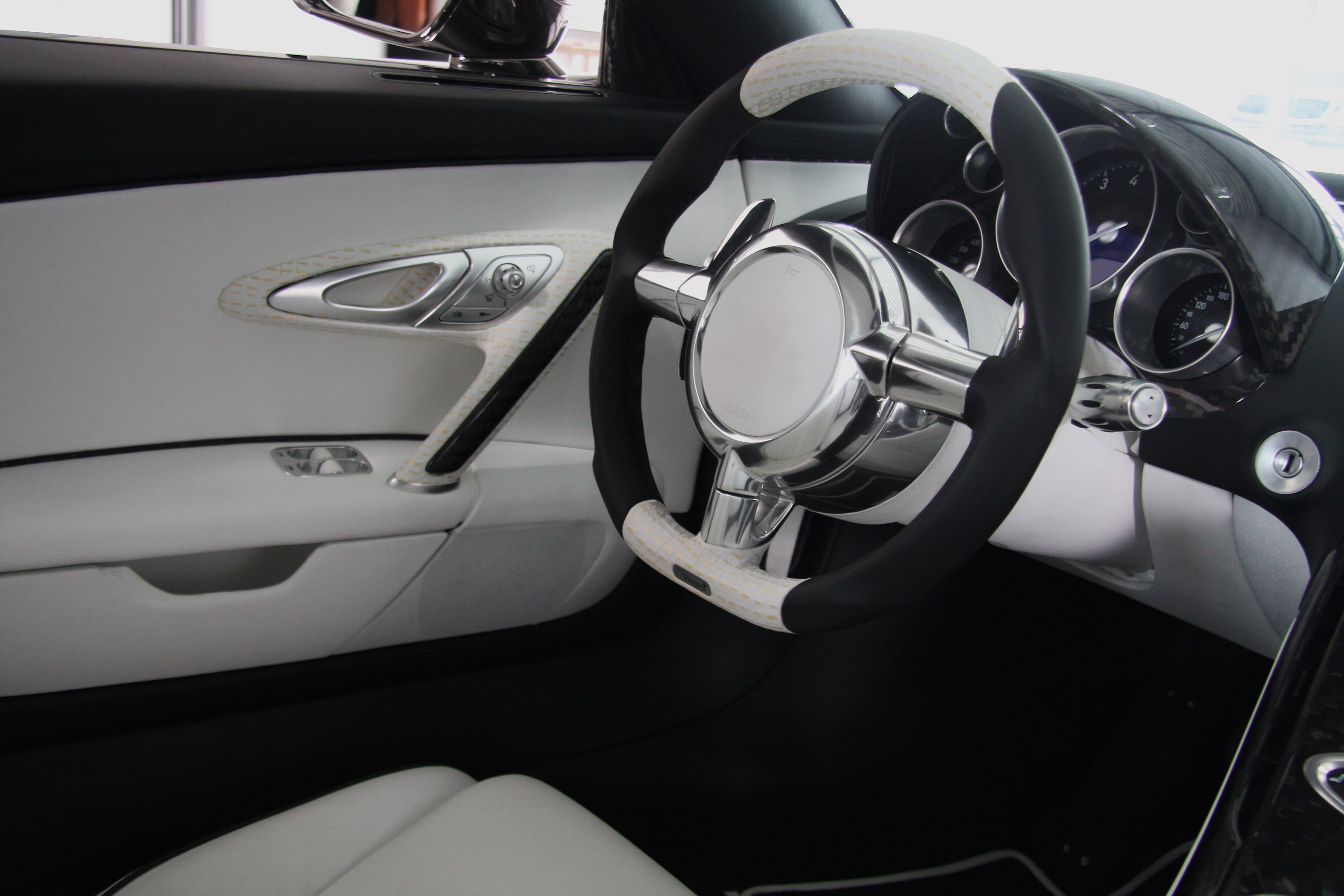 Mansory Linea Vincero Bugatti Veyron 16.4