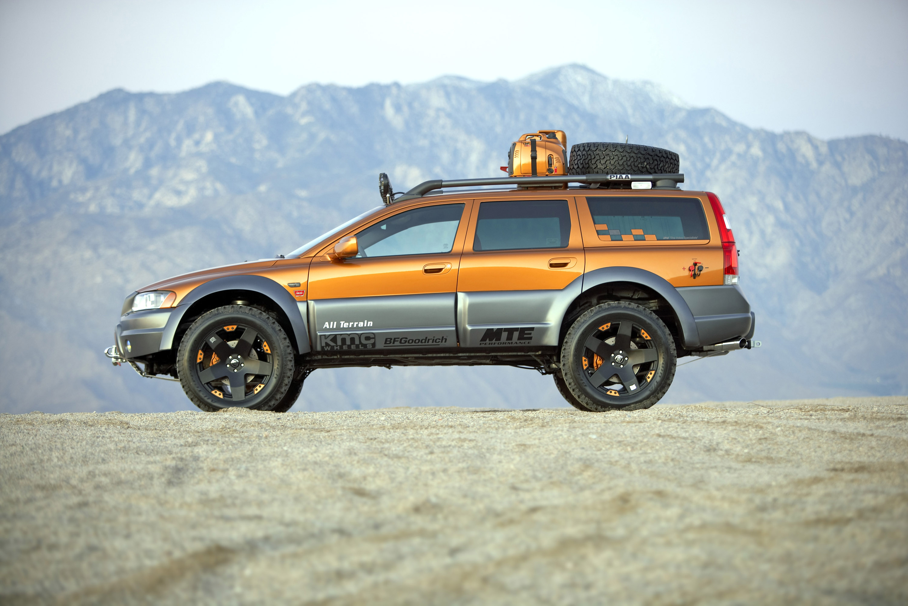 Volvo XC70 AT SEMA 2005